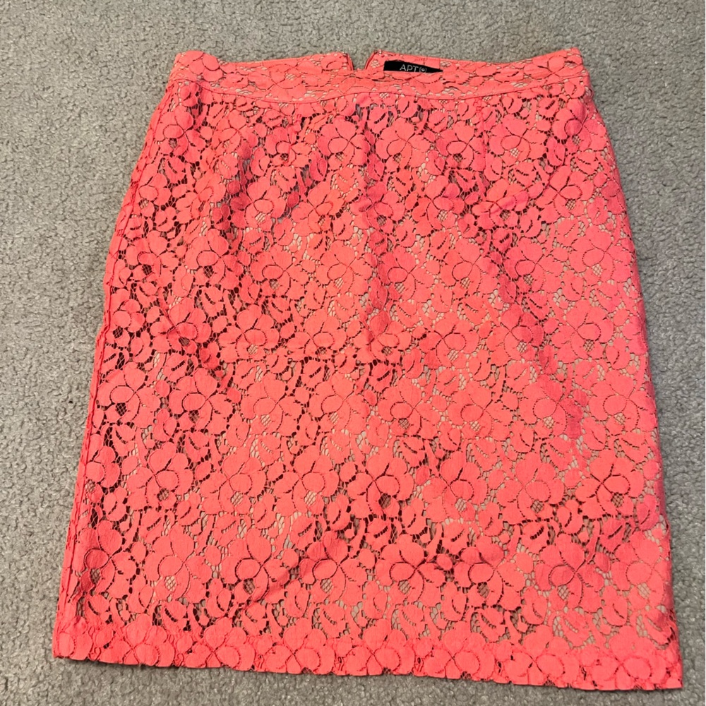 Coral lace pencil skirt with small back slit.  Nude underlay. Apt9. Size 6.